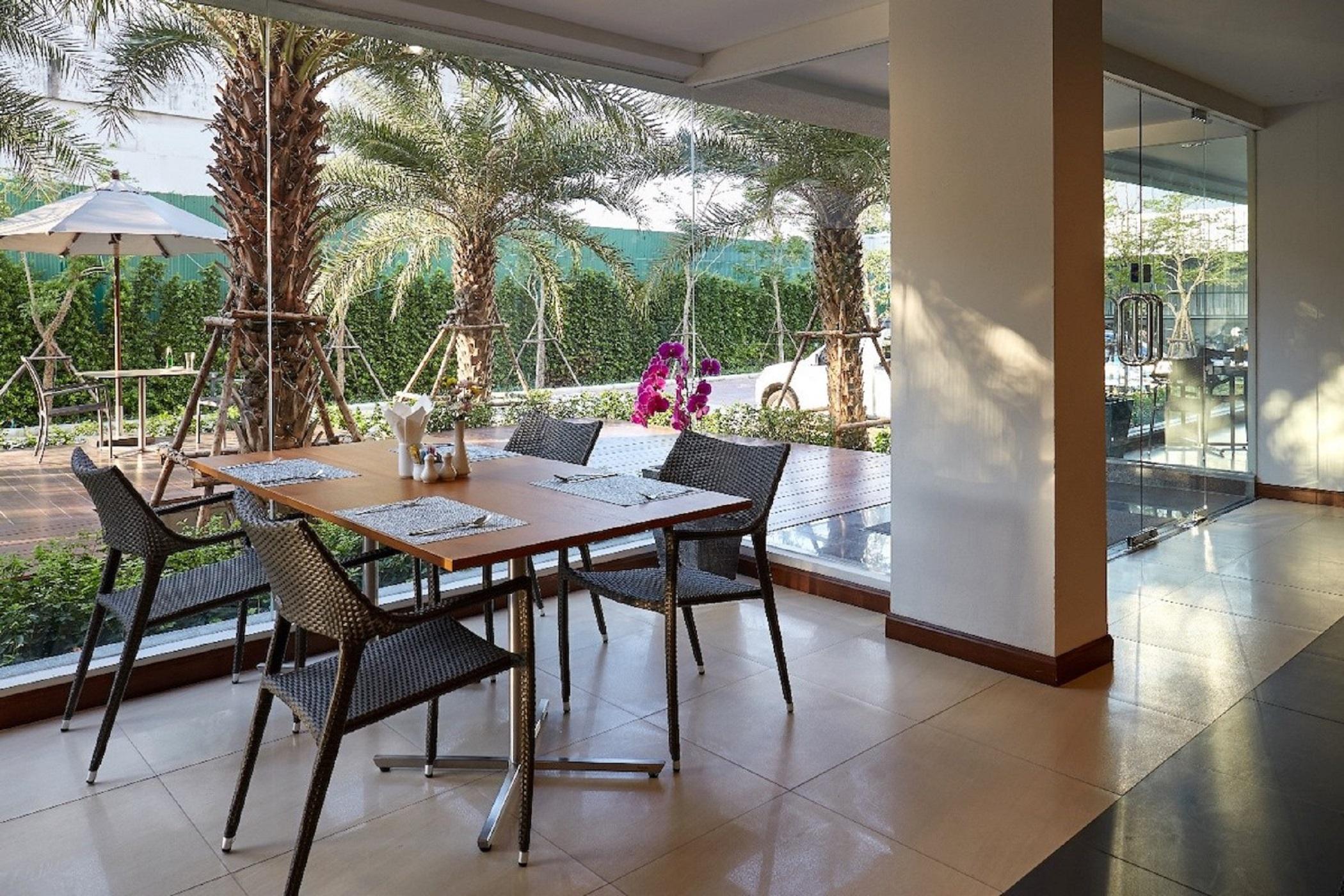 Baan Oliver Srinakarin Bangkok Exterior foto