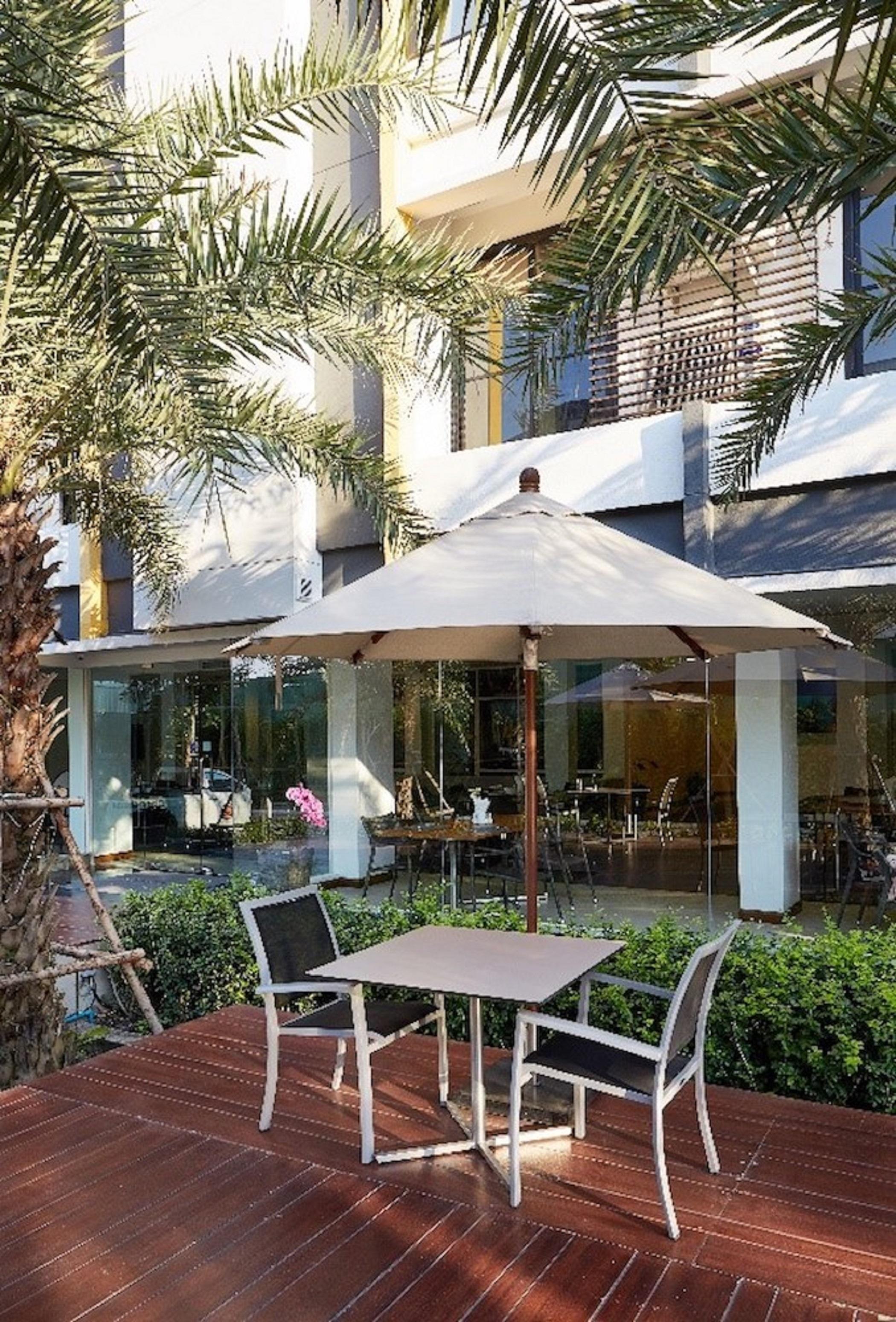 Baan Oliver Srinakarin Bangkok Exterior foto
