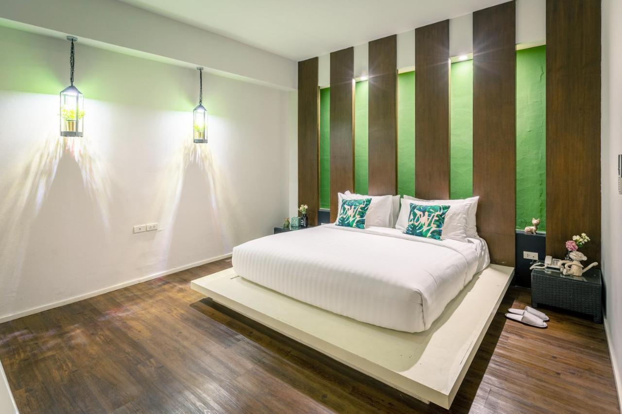 Baan Oliver Srinakarin Bangkok Exterior foto