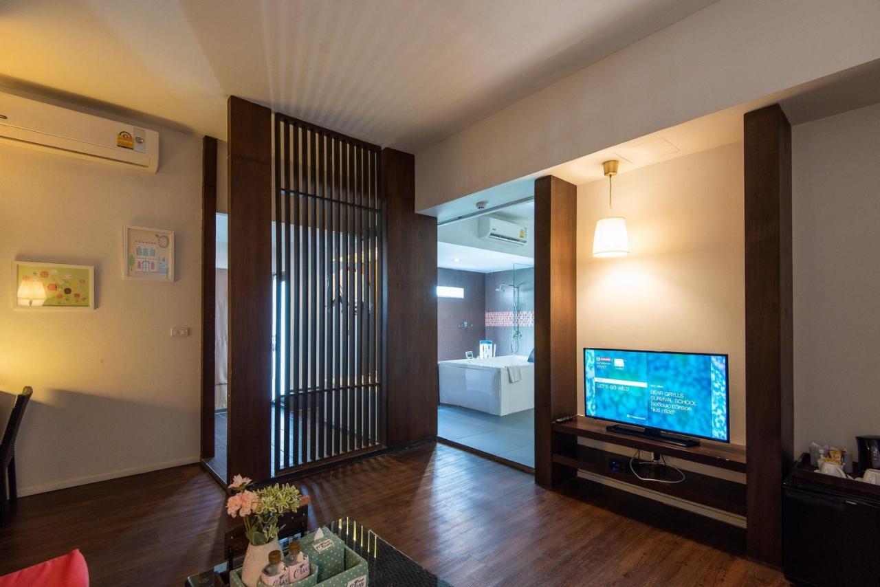 Baan Oliver Srinakarin Bangkok Exterior foto