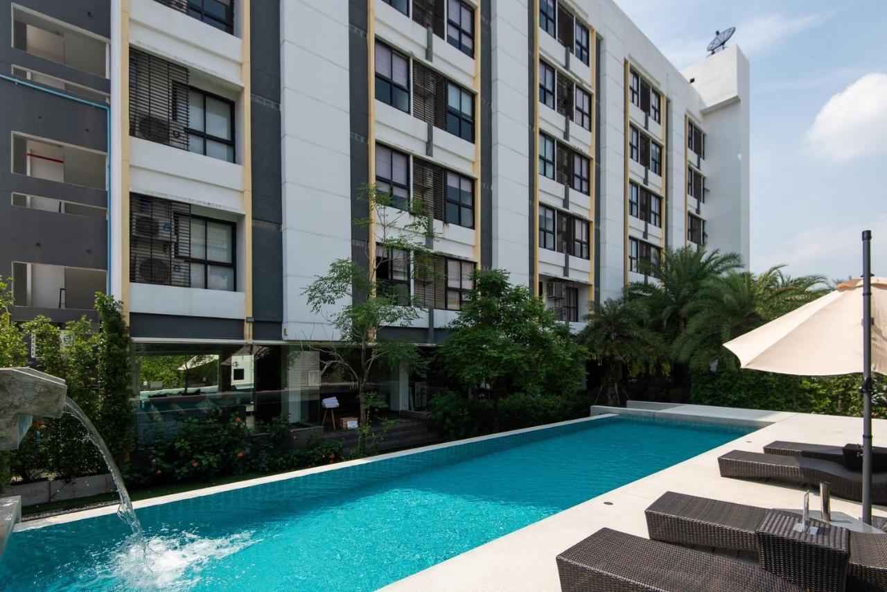 Baan Oliver Srinakarin Bangkok Exterior foto